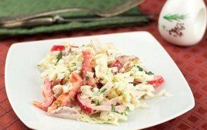 Салат с кальмарами и капустой